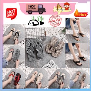 Designer Casual Platform Slippers Summer Sliders Män Kvinnor Rainbow Slides Sandaler Pink Blue Grey Memory Sandaler Mjuk tjock kudde Slide Indoor Gai