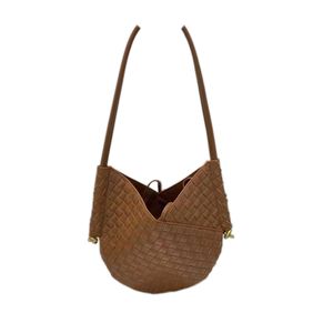 Woven Vegetable Basket 2024 New Large Capacity Lingge High Quality Texture Fashion One Shoulder Underarm Tote Bag for Women 240305