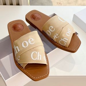 2024 Luxus Sandalen Holzblatt Flachrutschen Designer -Leinwand Pantoffeln Frauenbrief Sandale Slipper Schuhe Lässiger dickes Boden Netto Red Summer Flip Flops Frauen oo258