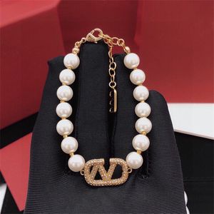 Woman Charm Bracelets V Letter Designer Brand Pearl Fashion Luxury Vlogo Chain Bracelet Jewelry Women Valentinolies Diamond Metal Bracelet 33