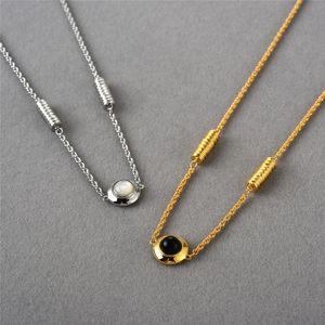 Unique Copper Plated 18k Gold Inlaid Black Agate White Shell Knot Fried Dough Twists Clavicle Chain Niche Fashion Necklace Women Ins Exquisite Necklace