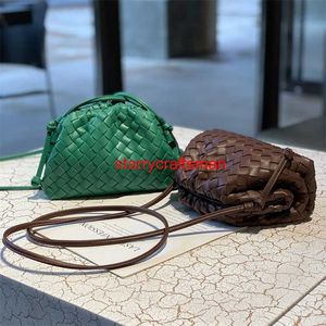 Läder CLUTH -väskor Botteg Veneta Pouch Bag Ins Super Fire Cloud Bag Woven Womens Bag 2024 Ny söt och fashionabla One Shoulder Cross Shoulder Handbehav Logo Hbao