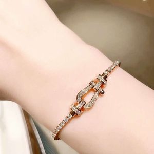 Chaussure Freddy Krueger Bracelet Designer Freds Bracelete Full Full Titanium Steel Batilhado 18K Gold rosa Ushaped Horseshoe Clop Mantianxing Bracelet Magnet