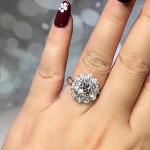 Clusterringe CAOSHI Eleganter weiblicher Finger mit Blumenform Zarte anmutige Accessoires für Hochzeit Ästhetischer glänzender Kristallschmuck