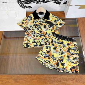 Lyxspårsräder gyllene mönster baby t-shirt set barn designer kläder storlek 100-160 cm tvådelar set polo skjorta och shorts 24mar