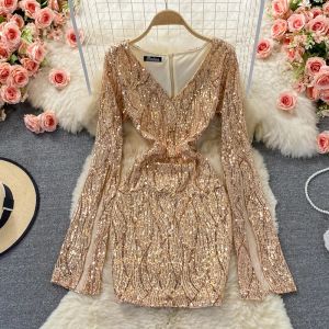 Klänning 2023 Autumn New Sexig Vneck Gold Sequin Dress Women Long Sleeves Glitting Party Dress Girl Hip Wrap Bodycon Short Night Dress