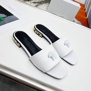 Toppkvalitetsdesigner Beauty Head Sandaler Famous Medusa Slippers Lwo Heel Shoes Luxury Sandale Leather Fashion Women 322433