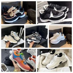 Donna stella sneakers fuori dall'ufficio Sneaker Designer maschi