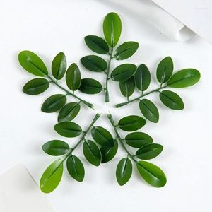 Dekorativa blommor 10 datorer grönt lövverk konstgjorda växter för diy hem fönsterbrunk julkrans tillbehör bröllop bågdekor pografi