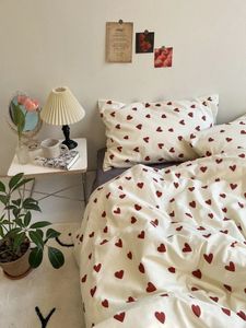 Red Love Patter 100 % Baumwolle Heimtextilien-Bettbezug und Bettlaken-Steppdecke, weiches Luxus-Bettwäsche-Set, Ins Fashion 240226