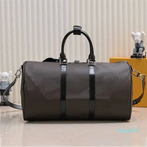 Hög kapacitet Duffle Bag Travel Weekend Väskor Tote Womens Mens Luxury Designer Crossbody Handväska Koppling axelväskor