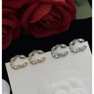 Stud 2024 Stud Designer Stud New Flash Diamond Pearl C Simple Everything With Senior Personality Ornrings Net Red Social Strains 925 Silver