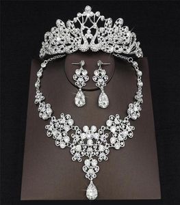 2018 Newest Drop Rhinestone Wedding Jewelry Set Necklace Crown Tiaras Crown Earrings Headwear Beading Three Piece Party Bridal Acc5092972