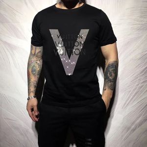 2024 Mens T-shirt High quality Cotton V-shaped Pattern Rhinestone New Street Fashion Short sleeved Mens Top 240305