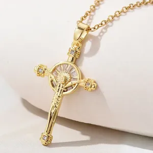 Collane con ciondolo Collana con croce di zirconi intarsiata di lusso, gioielli vintage religiosi cristiani, regalo di festa per uomini e donne