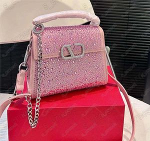 Luxury Diamond Handväskor Bag Women Flap presenterad Bag Axelväska Magnetisk lås Kristallläder Kvinnor Handmiddagskoppling Tote