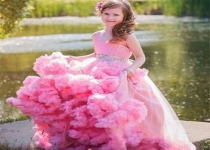 2022 Flickor Pageant Dresses Pink Ruffles Train Luxury Colorful Cloud Ball Ball Band Rems Pärlade Flower Girls Dress for Teens First CO2802142