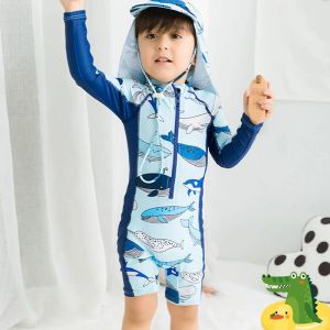 水着の少年水着ビーチスイミングプール温泉ウォーターパーク付き子供用長袖ブルークジラキッズを着る子供の服