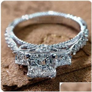 Alyans Lüks Takı El Yapımı Gerçek 925 Sterling Sier Üç Taş Prenses Kesim Beyaz Topaz CZ Diamond değerli taşları Sonsuzluk Kadınlar Dhqua