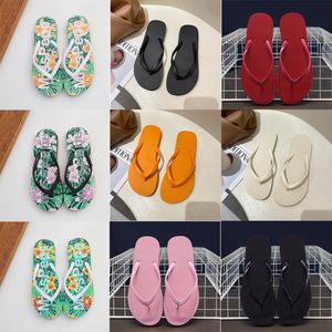 Designer -Slipper Mode Outdoor 2024 Sandalen Plattform Klassiker klassischem Strand Alphabet Print Flip Flops Sommer Flat Casual Shoes 93