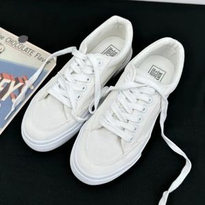 Women Vulcanize Shoes أحذية رياضية غير رسمية Skatboard Autumn Plain White Mens Up Summer Canvas Low Top 240219