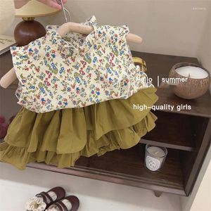 服はベビー服をセットします女の子の女の子の夏の服のために5日間小さな花柄のシャツケーキスカートパンツセット2-8歳