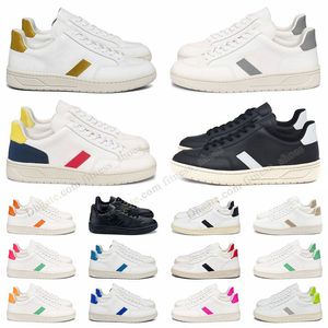 Luxury Designer V Sneakers Casuals Shoes Mens Mens Womens Loafers Sneaker Black and White Pink ljusgrön Red Vintage Beige Campo Urca V-10 Skate Trainers Dhgate.com Tenis