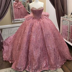 2024 Dusty Pink Quinceanera Dresses Sweetheart Sequined Lace Appliques Crystal Pärlor Bollklänning paljetter Gästklänning Evening Prom Gowns Corset Back With Bow