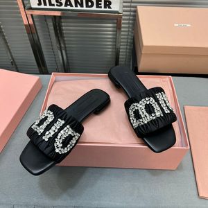 ロゴレタリングスクエアトーサンダル春と夏の新しいラインストーンフラットシルクサンダルスリッパデザイナー工場靴ボックス