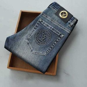 Jeans de designer de luxo para homens outono e inverno jeans masculinos italianos fino ajuste pés pequenos na moda marca na moda grosso nostálgico azul calças casuais