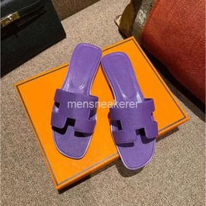 Oranes Classic Embroidery 2024 Leather Ladies Mules Beach Flat Heel Summer Designer Thong Sandals Fashion Women Alphabet Sexy Slippers YN7Q