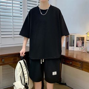 Ny 2024 Summer Solid Color Mens Set Casual T-shirt och Shorts Two Piece Loose Short Sleeved Top and Pants 240305