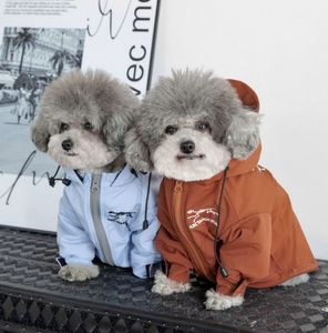 Hundkläder husdjurskläder valp stormkläder regntäta plysch huva kläder fyra färger regnrock
