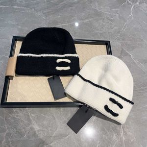 Designer varm stickad hatt för kvinnor vinter män vindtät mössa cap casual hattar 2 färger