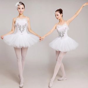 Vuxna vita Swan Lake Ballet Dress Women Ballerina Tutu Costume Classical Ballet Leotard Stage Performance Dancewear 240304