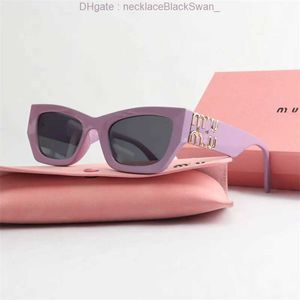 miumius occhiali da sole da donna designer s donna occhiali con montatura ovale proprietà di vendita calda Gambe in metallo miu lettera design occhiali tonalità quadrate VGV6