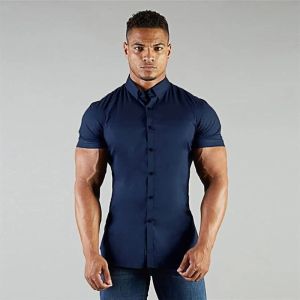 Klänningar som kör skjorta herrgymkläder Summer Business Shirt Kort ärm TurnDown Collar Shirt Super Slim Fit Social Dress Shirt Shirt