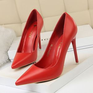 Moda ofis bayan elbise ayakkabıları moda deri seksi sivri ayak parmağı yüksek topuklu kadın pompalar 7.5cm 10.5cm stiletto topuklu parti ayakkabı slip-on boyut 35-43