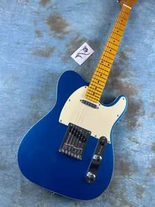 Chitarra elettrica, corpo dello xilofono in ontano importato, blu lucido e argento, su tutto il sandwich