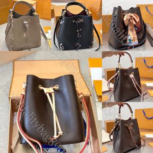 Hot Top Quality Designer Bag Handväska Kvinnor Fashion Bucket Bag borttagbar axelband gamla blommor full tryck belagd duk kohud hink väska crossbody väska