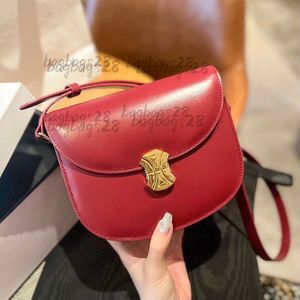 Omuz çantaları kadın eyerleri omuz crossbody çanta lüks erkek tasarımcı debriyaj flep 2024 messenger orijinal deri tote omuz duffle sling bayan çanta çantaları