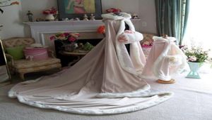 Sleeping Beauty Bridal Cape Wedding Cloak Champagne elfenben Satin 96 tum bröllop wraps vinter reversibel kappa jul hoo4129098