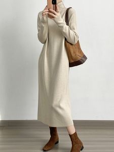 Slim and fashionable high necked sweater dress, winter temperament, warmth, slim fit, versatile long dress