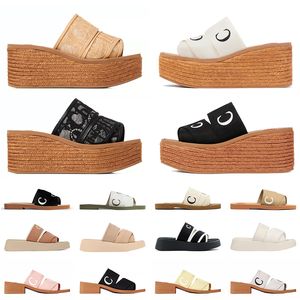 2024 New Canvas Sandals 유명한 디자이너 여성 소프트 베이지 색 브라운 여름 평평한 평면 스퀘어 슬리퍼 고급 우디 자수 로우 흰색 블랙 핑크 플랫폼 슬라이드