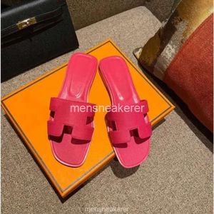 Oranes Mules Thong Sexy Leather Ladies Beach Classic Flat Heel Summer Designer Sandaler Embroidery Fashion Women Alphabet Slippers 2024 W4VI U15Q