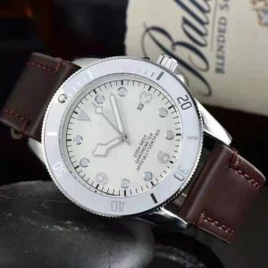 Tudo Bilek Erkekler İçin Saatler 2024 Mens Watches Üç İğne Kuvars İzle Yüksek Kalite Üst Lüks Marka Saati Moda Cenevre Deri Kayış Montre De Luxe