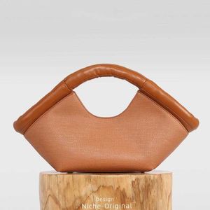 Designer-Tasche, neue hochwertige, mit Baumwolle gefüllte Handtasche, französisches Nischendesign, fächerförmiger Gemüsekorb, einzelne Schulter-Umhängetasche 240131