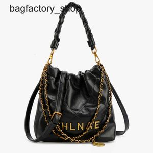مصنع البيع بالجملة Bagsixioxiangfeng Lingge Bag bag for Womens New Spring Fashion Commuter Crossbody Tote
