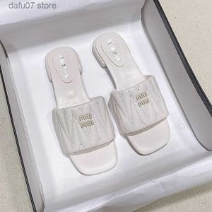 Slippers Sandals Grape Moms Same Style Home 2023 Summer New Fashion Anti slip Square Head Letter Flat Bottom Wearing Cool for WomenH2435
