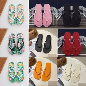 منصة أزياء في الهواء الطلق Slippers Sandals Designer الكلاسيكية شاطئ الأبجدية طباعة الوجه يتخبط الصيف شقة الأحذية غير الرسمية Gai-12 75 482